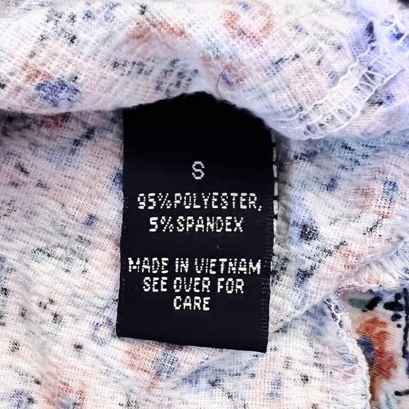 GUC | A. Byer | V Neck Lattice Cutout 3/4 Sleeve Floral Blouse w/Ruching | Small - Picture 14 of 15